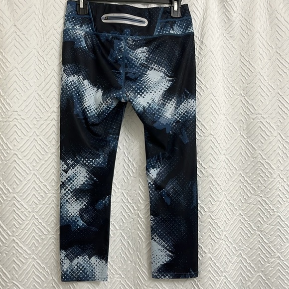 Athleta Electric Sonar Blue Pattern Capri Size Medium - Picture 3 of 7